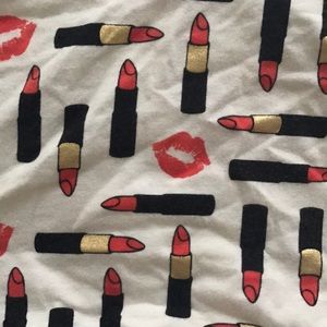 Kendall & Kyle lipstick crop top